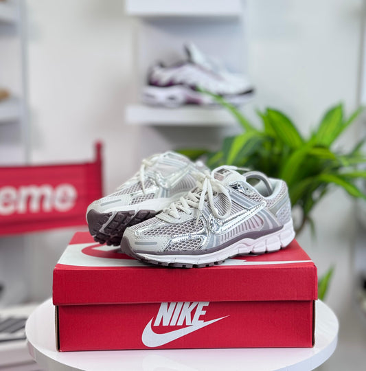 🍯 NIKE VOMERO 5 🍯